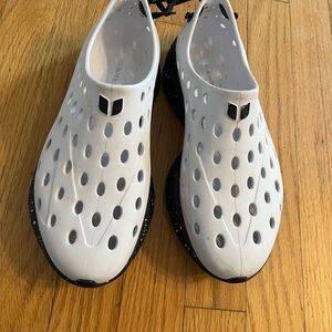 Stylish White Athletic Shoes for Women